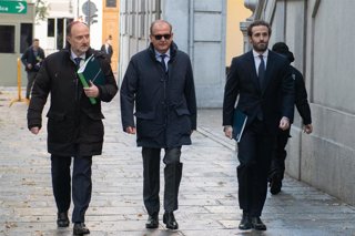 El exdirectivo de Acciona, Justo Vicente Pelegrini a su llegada al Tribunal Supremo, a 3 de diciembre de 2025, en Madrid (España)