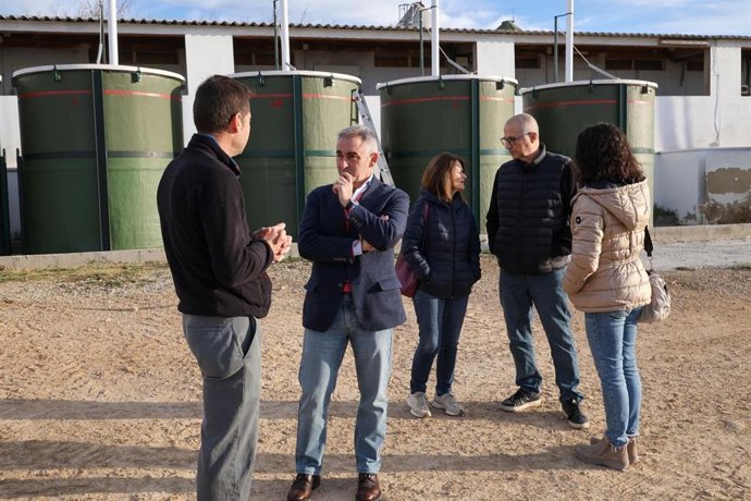 Barrachina visita una granja porcina