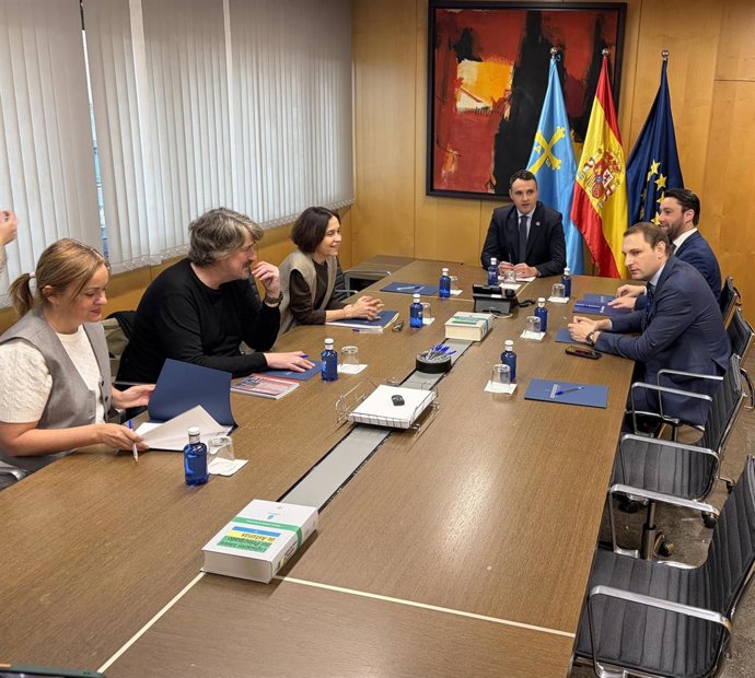 El consejero de Hacienda, Guillermo Peláez, presidiendo la reunión de la mesa de financiación.