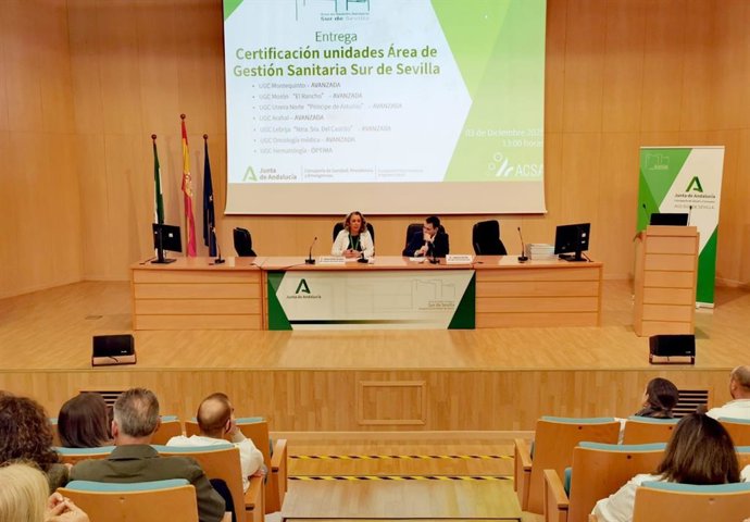 El acto de entrega de las certificaciones de calidad otorgadas al Área de Gestión Sanitaria Sur de Sevilla.