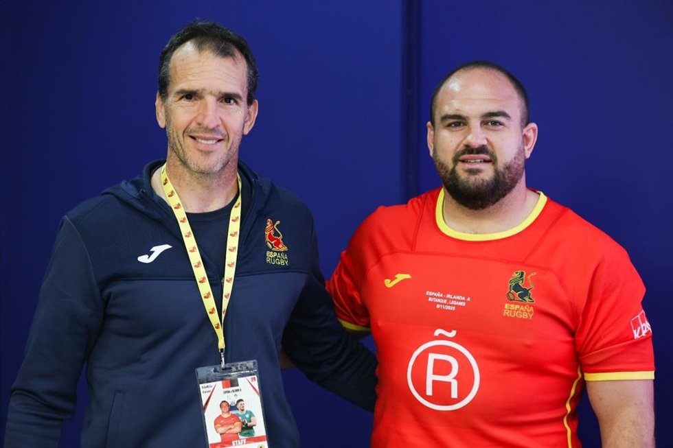 El seleccionador nacional masculino absoluto de Rugby XV, Pablo Bouza (izquierda), y el capitán Jon Zabala.