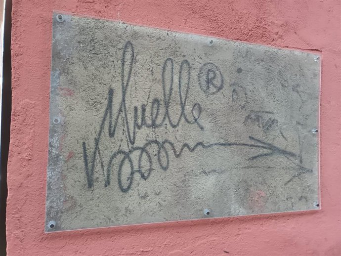 Archivo - La firma del grafitero Muelle rescatada en la Cava Alta ya ha sido restaurada tras su reciente vandalización