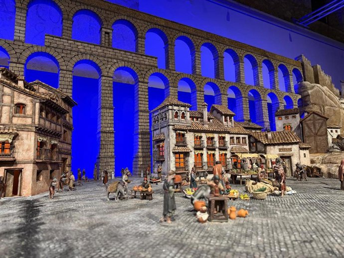 El belén de La Alhóndiga, con el Acueducto como protagonista y compuesto por un centenar de figuras.