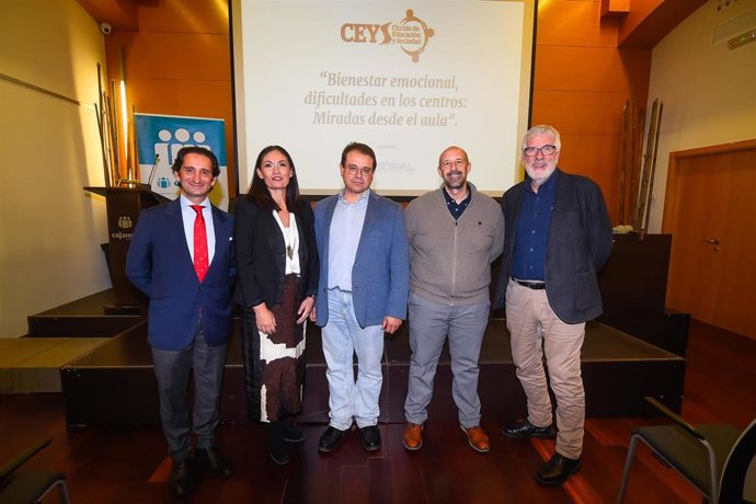 Manuel Márquez, director de CESUR en Málaga; Ana Martínez, moderadora del encuentro; Diego Palacios, director del IES Martiricos; y Marcos Tello, director pedagógico del Colegio Madre Asunción, y Gregorio Luri, profesor y filósofo.