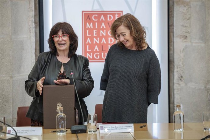,La Presidenta Del Congres Y  La  AVL, Verònica Cantó Firman Un Convenio De Colaboración