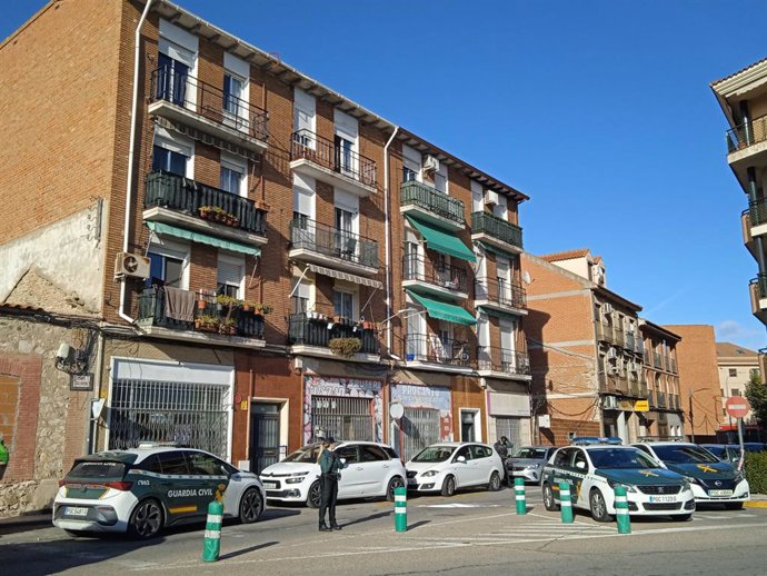 Bloque de viviendas de Torrijos en el que se ha tenido lugar la muerte de una mujer