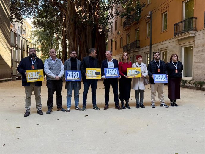 Compromís pone "un cero" a la gestión educativa del PP 400 días después de la dana