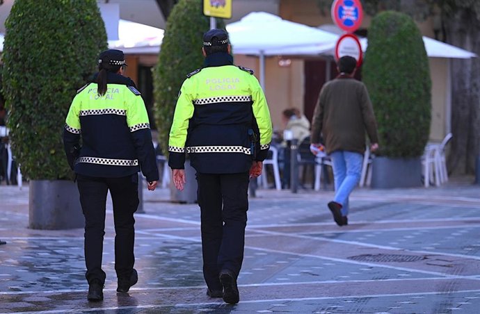 Dos agentes de la Policía Local de Jerez de la Frontera (Cádiz)