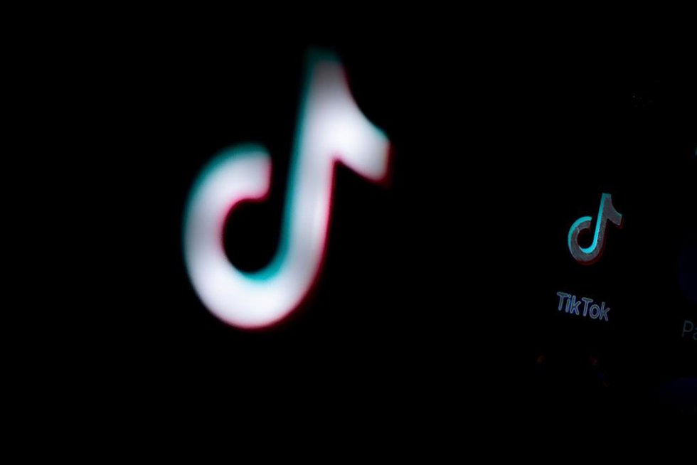 Archivo - Un móvil con la aplicación de Tiktok abierta, a 8 de julio de 2025, en Madrid (España). 