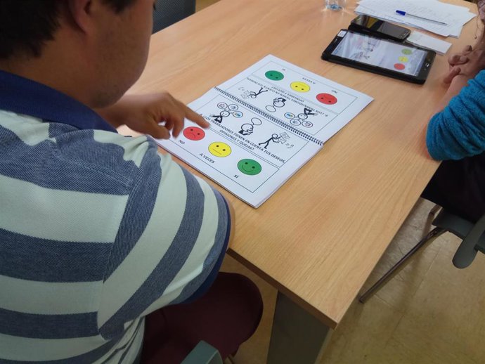 Archivo - Menor con discapacidad intelectual