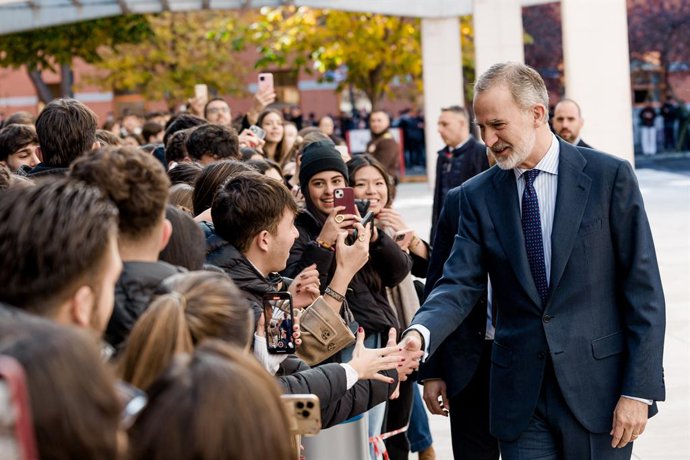 El Rey Felipe VI durante la clausura de la jornada sobre el papel de la corona en el proceso democratizador español, en la Universidad Rey Juan Carlos, a 3 de diciembre de 2025, en Madrid (España). Organizado por la cátedra de Memoria Democrática de la Un