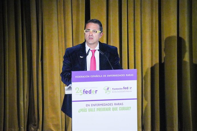 Archivo - El presidente de FEDER y su fundación, Juan Carrión, durante su intervención en el acto oficial por el Día de las Enfermedades Raras a 5 de marzo de 2024, en Sevilla, Andalucía (España). La Reina ha presidido este martes 5 de marzo en el Palacio