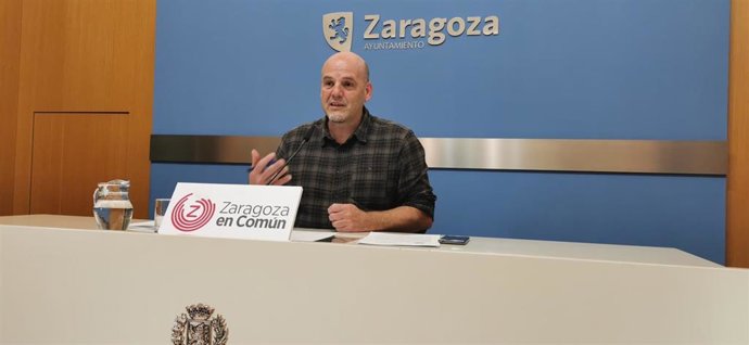 Archivo - El cncejal del grupo municipal de ZeC en el Ayuntamiento de Zaragoza, Suso Domínguez
