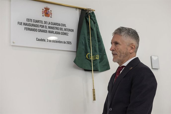 El ministro del Interior, Fernando Grande-Marlaska, durante la inauguración del nuevo cuartel de la Guardia Civil en Caudete.