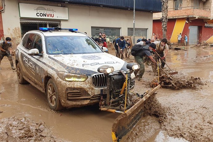 Archivo - Arxiu- Cotxe de Policia Local a Paiporta durant la dana