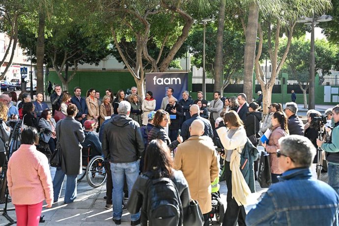 Asistentes al acto institucional con motivo del Día Internacional de las Personas con Discapacidad, celebrado en Almería.