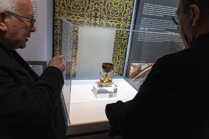 La exposición 'El Sant Calze de València. Un món per descobrir', en el MuVIM.