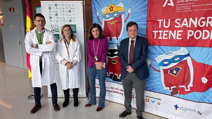 Botella (2ª dcha.) en un acto de promoción de la donación de sangre.