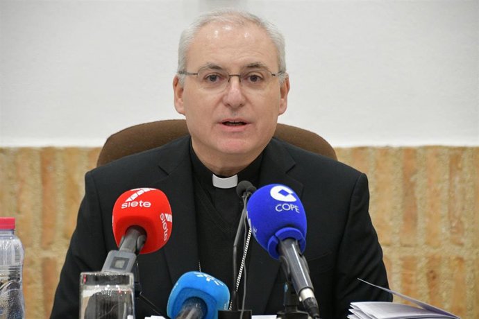 El obispo de Jaén, Sebastián Chico, durante la rueda de prensa