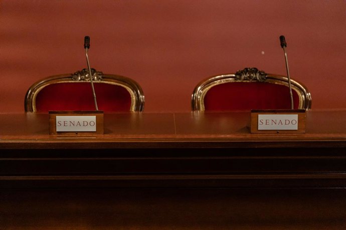 Archivo - Arxiu - Dos seients en la Sala Manuel Broseta Pont durant la primera jornada de Portes Obertes del Senat, a 30 de novembre del 2022, a Madrid (Espanya).