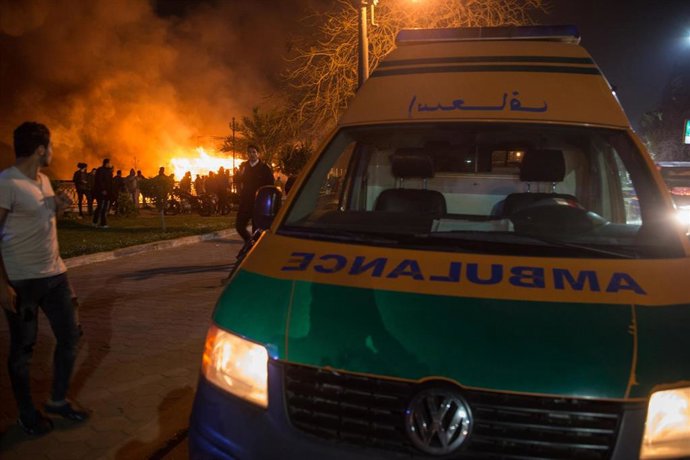Archivo - Imagen de archivo de una ambulancia en un incendio en Egipto