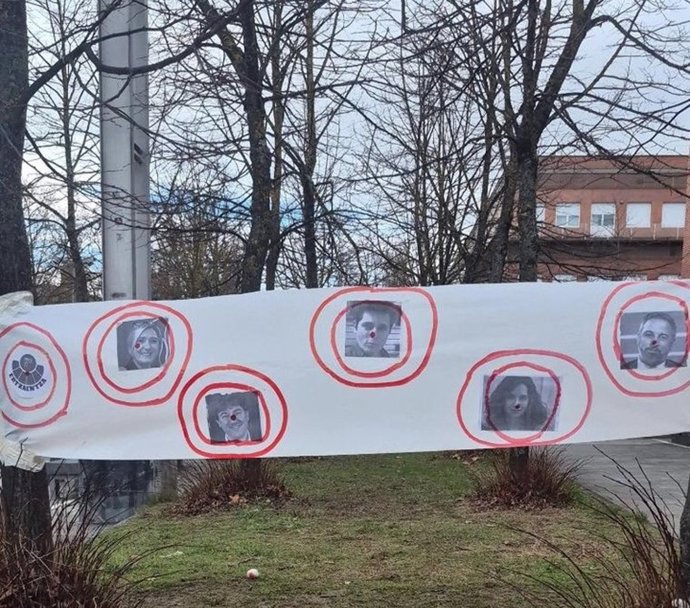 Cartel aparecido en Vitoria