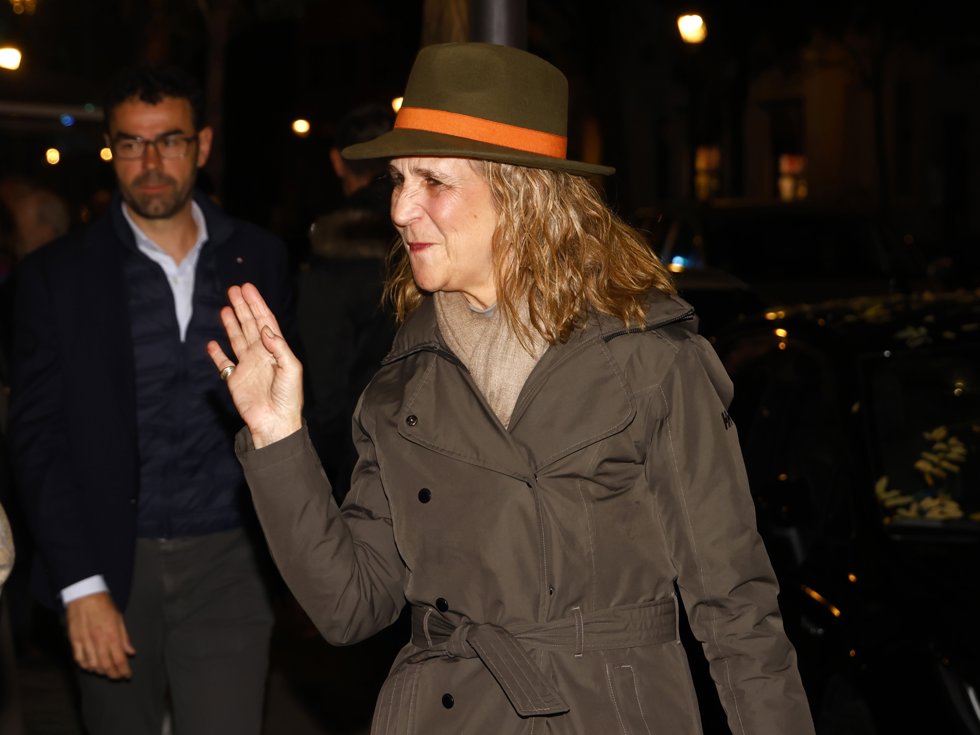 La Infanta Elena acude a la firma de las memorias de su padre, el Rey Juan Carlos I.