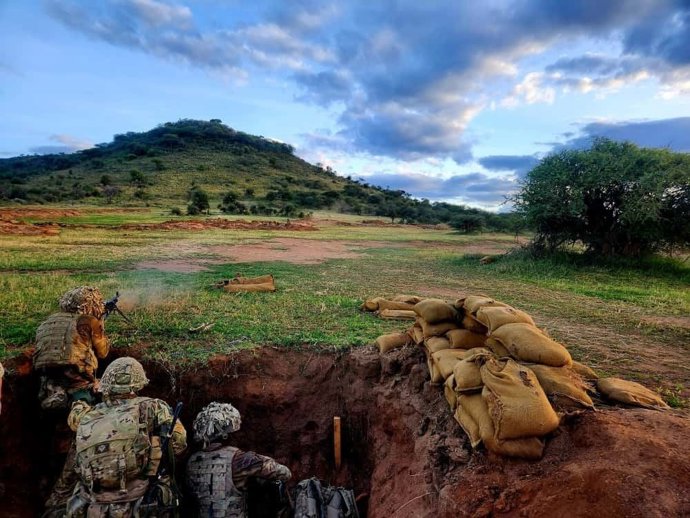Archivo - Tropas británicas entrenando en Kenia