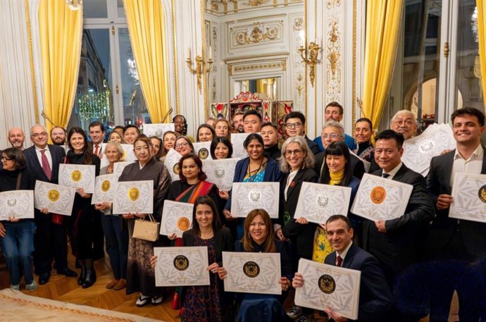 El Perú destacó en el octavo Concurso de Tés del Mundo, organizado por la Agencia de Valorización de Productos Agrícolas (AVPA) en París; al lograr 13 distinciones en tés e infusiones debido a su calidad y propuesta de valor, indicó hoy Promperú.