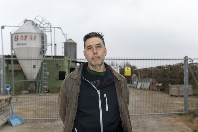El ganadero y responsable del sector porcino del sindicato agrario Unió de Pagesos, Rossend Saltiveri, en su granja de cerdos en Ivars d'Urgell.
