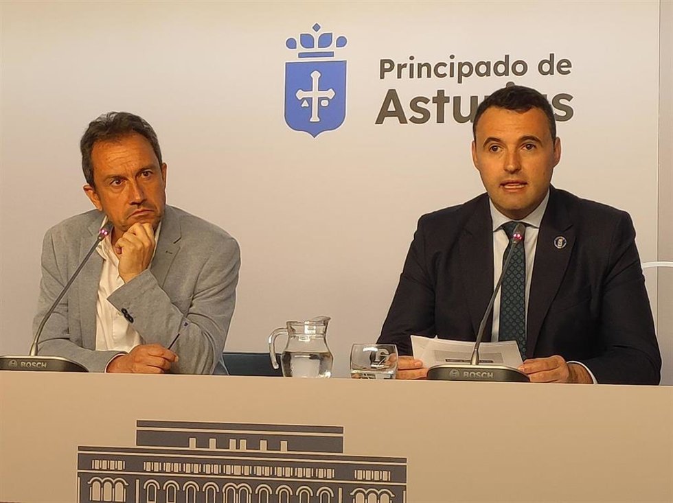 Archivo - Los consejeros Ovidio Zapico y Guillermo Peláez