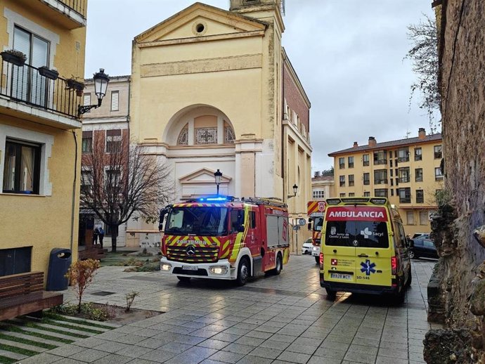 Imagen exterior del colegio en el que se ha desprendido el falso techo que ha herido a una profesora