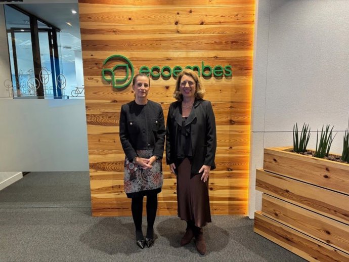 En la firma del convenio han estado presentes Rosa Trigo, consejera delegada de Ecoembes y Alicia García-Franco, directora general de la Federación Española de la Recuperación y el Reciclaje (FER)