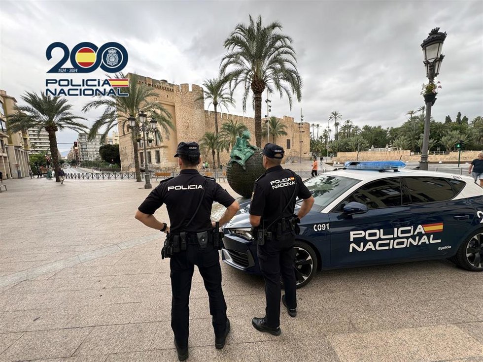 Detenidas cuatro personas por una estafa masiva de bonos de estética que asciende a 46.000 euros