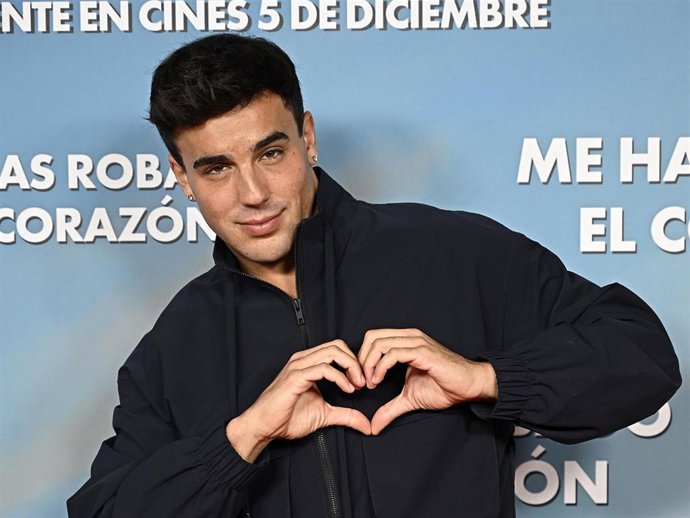 Óscar Casas durante el estreno de la nueva película 'Me has robado al corazón'
