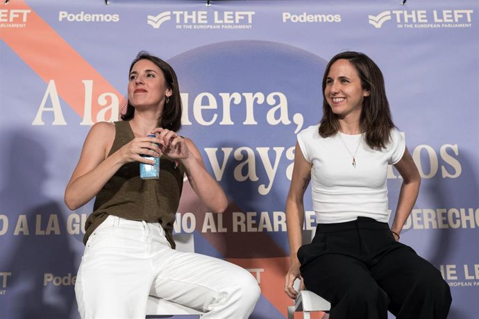 Archivo - La eurodiputada de Podemos Irene Montero (i), y la secretaria general de la formación morada, Ione Belarra (d), durante el acto en el Espacio Próxima Estación, a 19 de junio de 2025, en Madrid (España). 