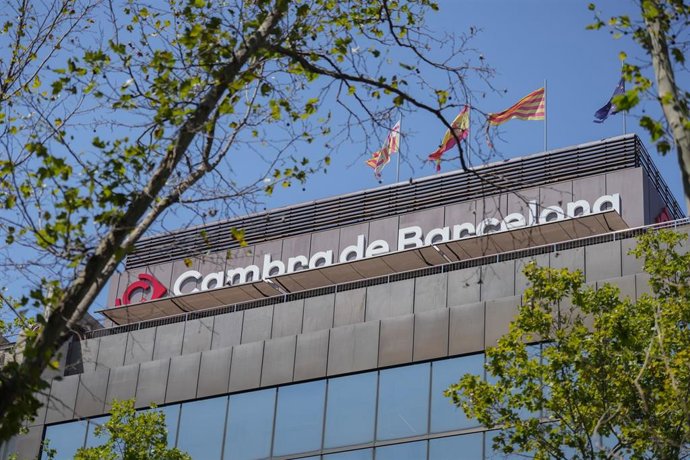 Archivo - Fachada de la Cámara de Comercio en Barcelona.