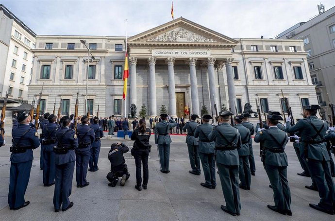 Archivo - Desfile durante el acto de Izado Solemne de la bandera de España, frente al Congreso de los Diputados, a 6 de diciembre de 2024, en Madrid (España). El Izado de la bandera Nacional está organizado por el Estado Mayor de la Defensa, en homenaje a