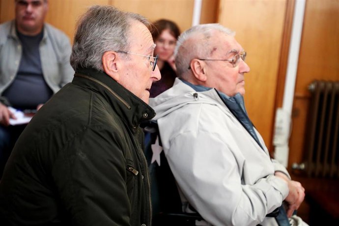 Los dos hijos de José Varela Cachaza, oficial de Telégrafos y condenado a prisión en el año 1942, comparece en los juzgados de Ferrol, a 25 de noviembre de 2025, en Ferrol, A Coruña