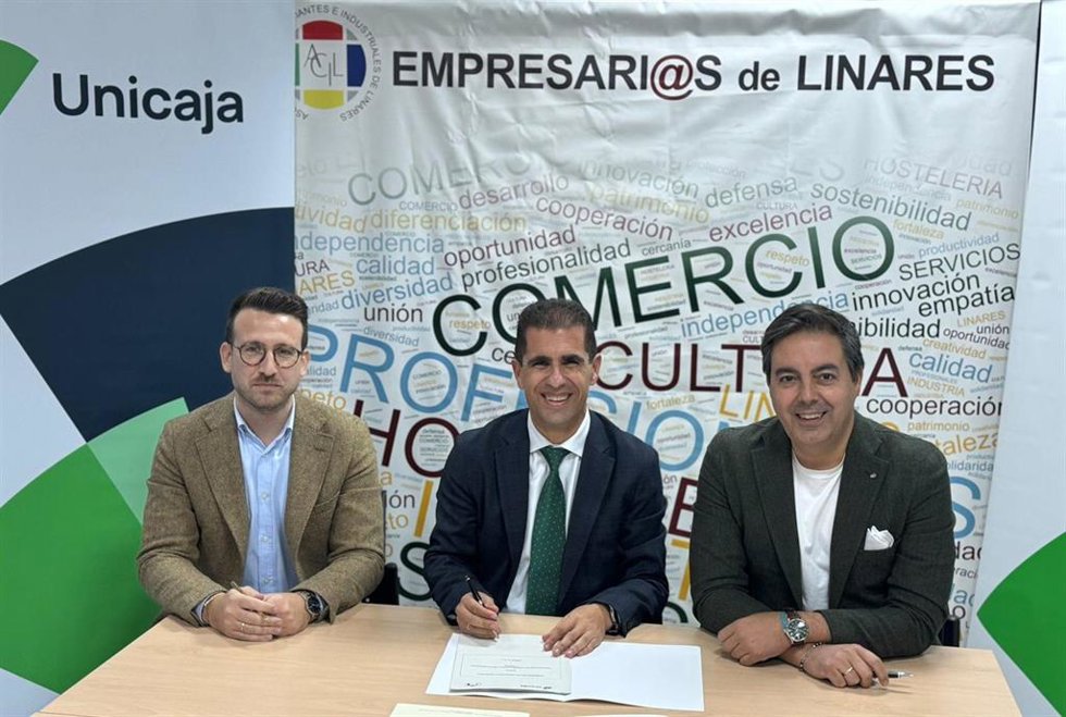 Jesús Bustos, Vicente Nieves Y Eduardo Pérez En La Firma Del Acuerdo.