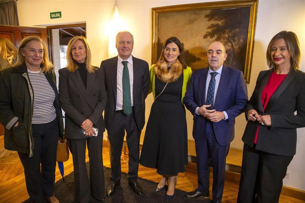 Desayuno empresarial organizado por la Asociación de Empresarias de Cantabria (ADMEC) con el presidente de ATA, Lorenzo Amor