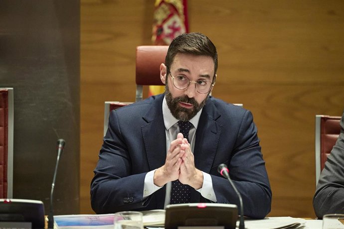 El secretario de Estado de Energía, Joan Groizard Payeras, comparece ante la Comisión de Investigación sobre el apagón, en el Senado, a 4 de diciembre de 2025, en Madrid (España). Groizard comparece para informar sobre los objetivos de la política energét