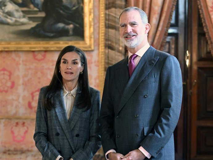 El Rey Felipe y la Reina Letizia durante la reunión anual del Patronato de la Fundación Princesa de Girona, en el Palacio Real
