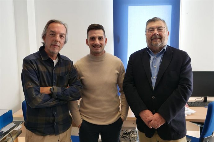 Julián Molina, del Departamento de Economía Aplicada, y José Antonio Sillero y José Damián Ruiz, de Geografía.