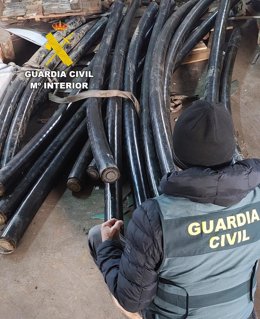 Imagen del material eléctrico sustraído.