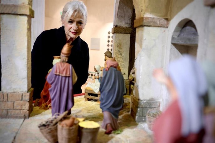 La consejera de Cultura y Deporte, Patricia del Pozo, en la visita a un belén.