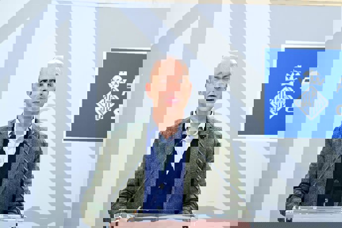 El regidor de Urbanismo, Vivienda y Proyectos Estratégicos del Ayuntamiento de Palma, Óscar Fidalgo, en la rueda de prensa de este jueves. 