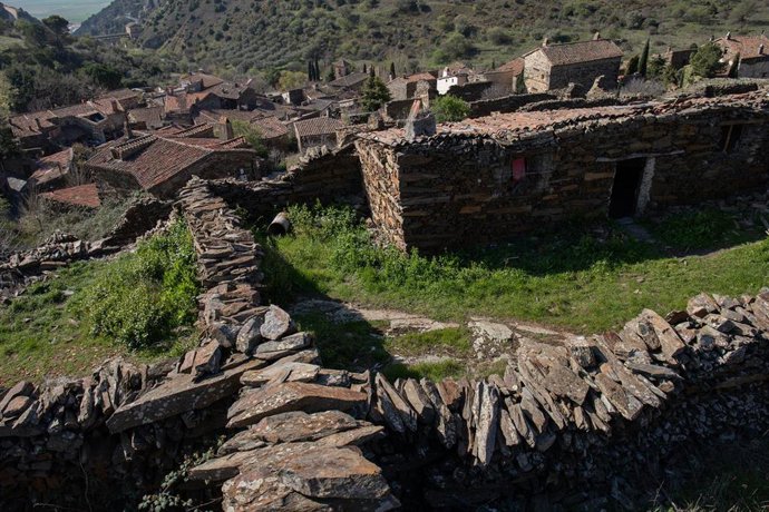 Archivo - Vista de las ruinas de Patones de Arriba, a 6 de abril de 2022, en Patones de Arriba, Madrid (España). 