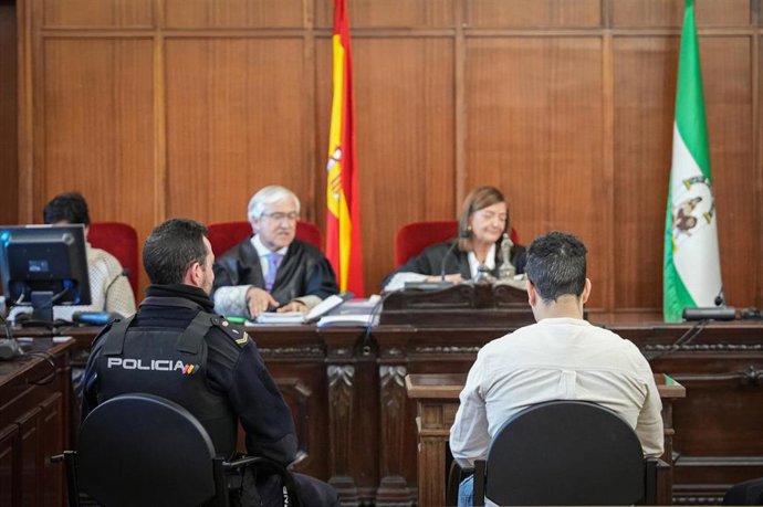 Archivo - El preso acusado de asesinar a su compañero de celda, durante el juicio. A 05 de febrero de 2025, en Sevilla (Andalucía, España).  