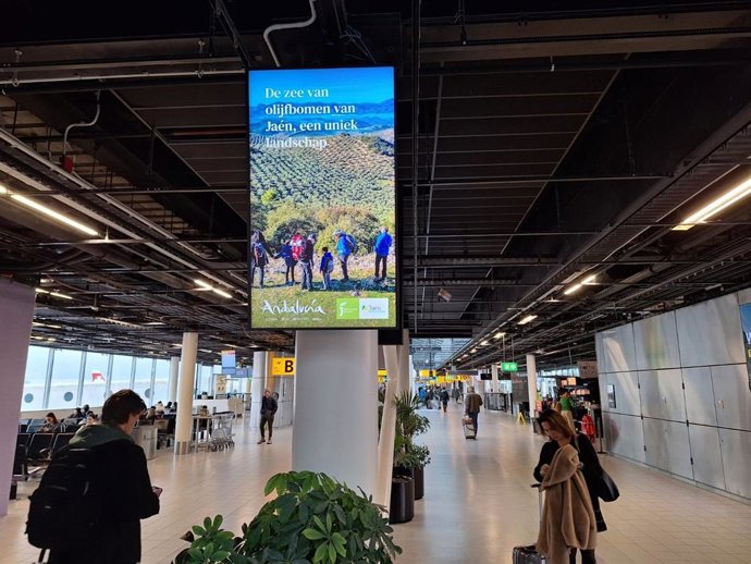 Una de las imágenes promocionales en el aeropuerto de Ámsterdam.
